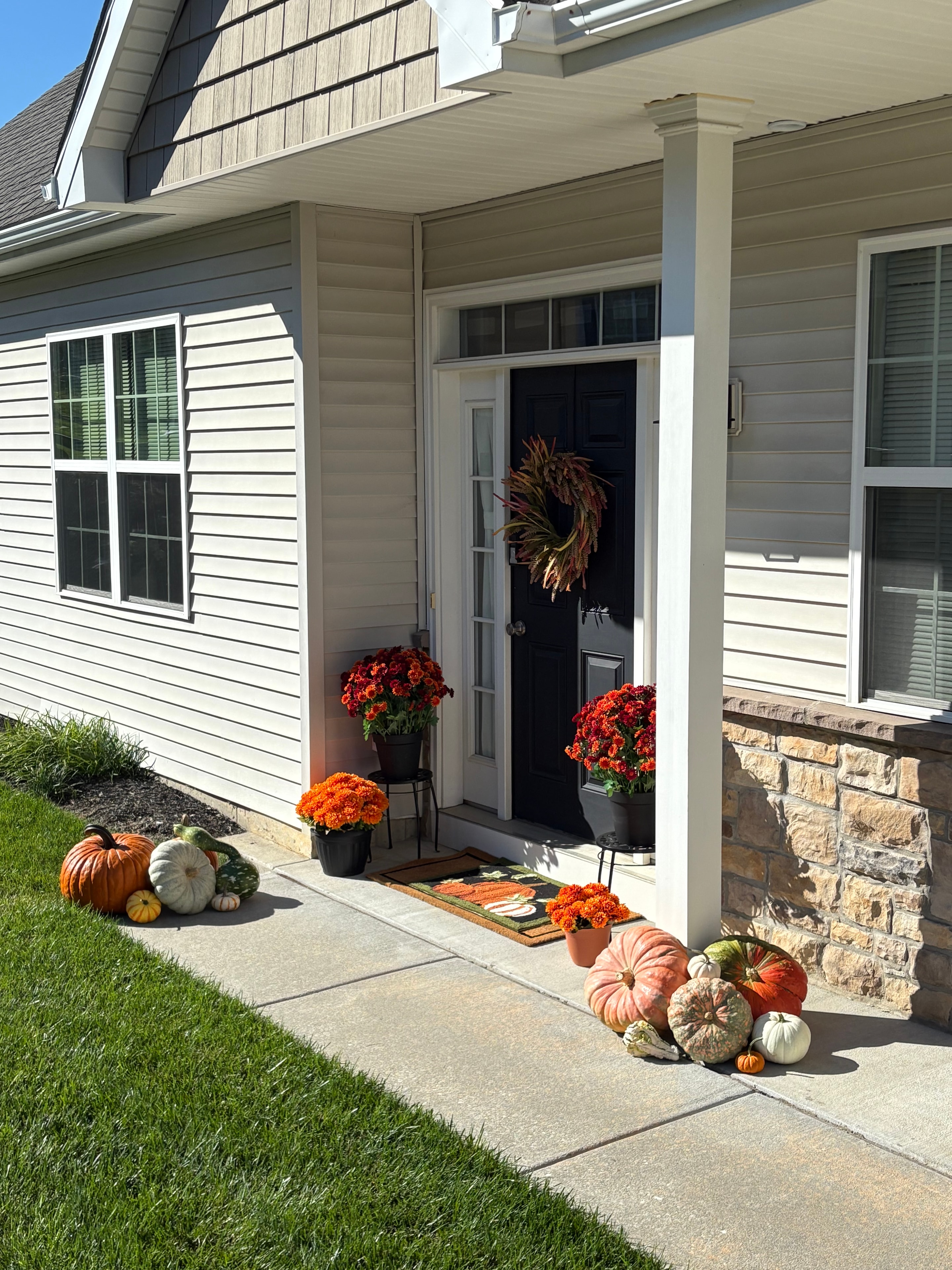 Seasonal porch decor by Autumn Porch Designs