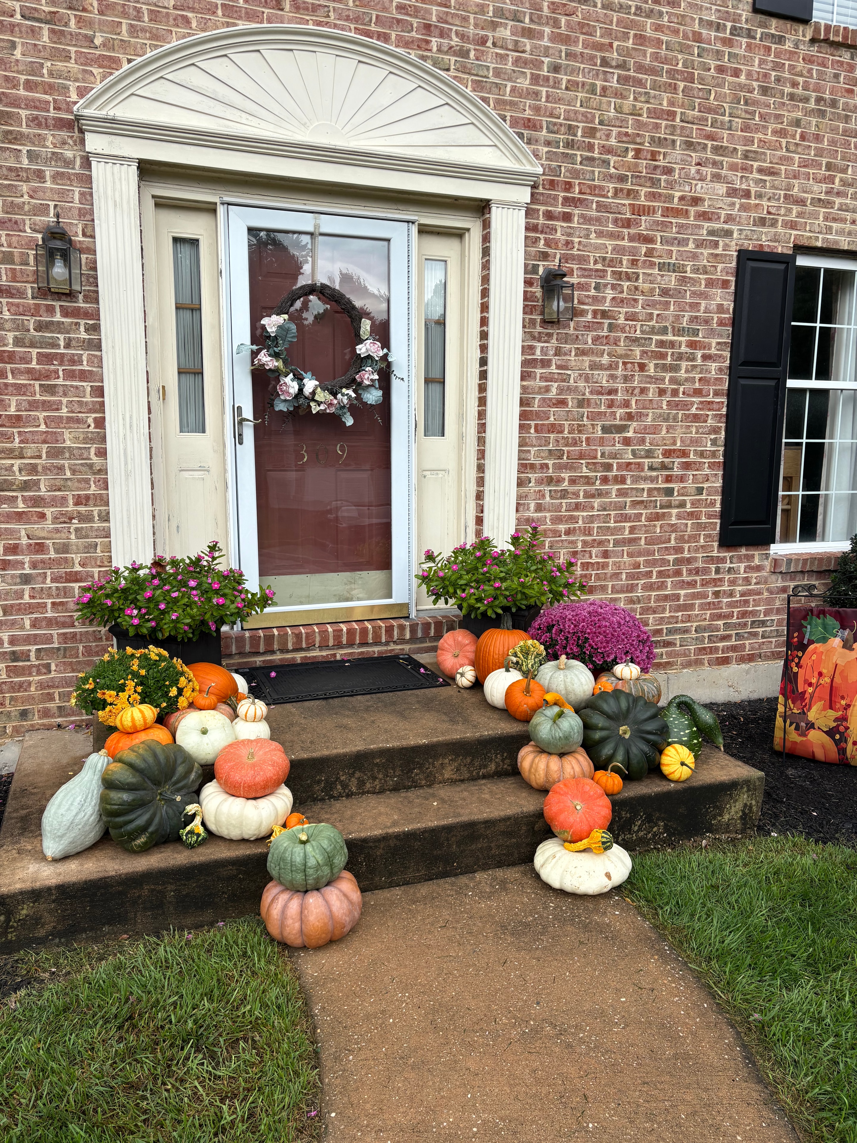 Autumn pumpkin display by Autumn Porch Designs